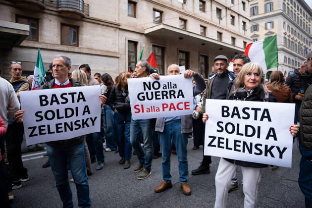 October 24, 2026, Rome, Rm, Italy: Thousands of people take to the streets to join the Get Italy out of the war march. Participants are calling for peace and protesting against the rising cost of living. No to war, yes to peace. Stop sending money to Zelensky read the signs. Rome Italy - ZUMAg256 20261024_znp_g256_018 Copyright: xMarcoxDixGianvitox