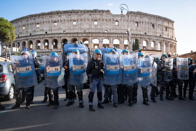 October 24, 2026, Rome, Rm, Italy: Thousands of people take to the streets to join the Get Italy out of the war march. Participants are calling for peace and protesting against the rising cost of living. Police block access to the Colosseum. Rome Italy - ZUMAg256 20261024_znp_g256_002 Copyright: xMarcoxDixGianvitox