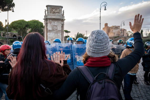 October 24, 2026, Rome, Rm, Italy: Thousands of people take to the streets to join the Get Italy out of the war march. Participants are calling for peace and protesting against the rising cost of living. Police block access to the Colosseum. Rome Italy - ZUMAg256 20261024_znp_g256_004 Copyright: xMarcoxDixGianvitox