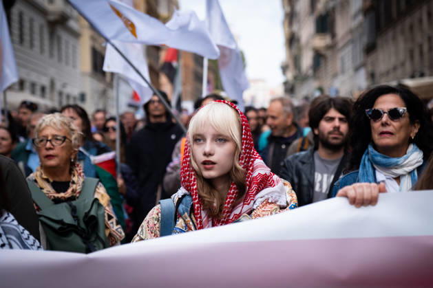 October 24, 2026, Rome, Rm, Italy: Thousands of people take to the streets to join the Get Italy out of the war march. Participants are calling for peace and protesting against the rising cost of living. Rome Italy - ZUMAg256 20261024_znp_g256_007 Copyright: xMarcoxDixGianvitox