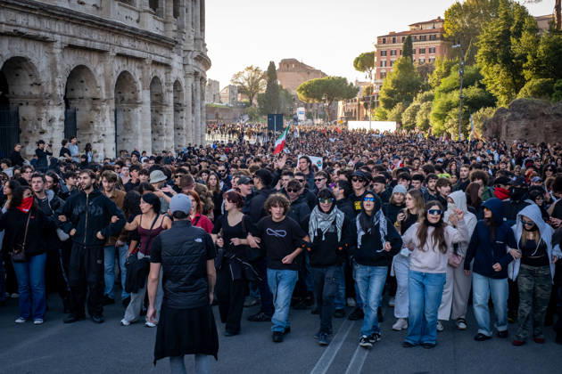 October 24, 2026, Rome, Rm, Italy: Thousands of people take to the streets to join the Get Italy out of the war march. Participants are calling for peace and protesting against the rising cost of living. Rome Italy - ZUMAg256 20261024_znp_g256_008 Copyright: xMarcoxDixGianvitox