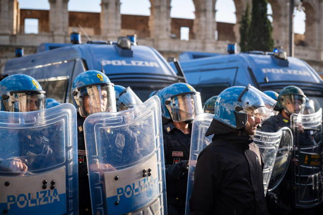 October 24, 2026, Rome, Rm, Italy: Thousands of people take to the streets to join the Get Italy out of the war march. Participants are calling for peace and protesting against the rising cost of living. Police block access to the Colosseum. Rome Italy - ZUMAg256 20261024_znp_g256_013 Copyright: xMarcoxDixGianvitox