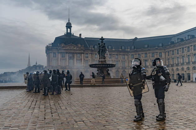 October 24, 2026, Bordeaux, Nouvelle-Aquitaine, France: In Bordeaux, the march on the second day of protests against the rising cost of living initially proceeded peacefully. At the end of the route, violent clashes broke out on the sidelines between groups of demonstrators and law enforcement officers. Projectiles were thrown at riot police, who used tear gas to disperse the groups. Participants in the mobilization also included members of the Yellow Vests movement. Bordeaux France - ZUMAh207 20261024_zip_h207_025 Copyright: xFabricexHebertx
