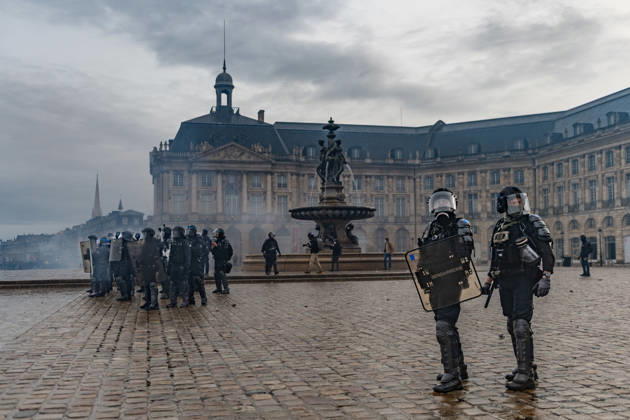 October 24, 2026, Bordeaux, Nouvelle-Aquitaine, France: In Bordeaux, the march on the second day of protests against the rising cost of living initially proceeded peacefully. At the end of the route, violent clashes broke out on the sidelines between groups of demonstrators and law enforcement officers. Projectiles were thrown at riot police, who used tear gas to disperse the groups. Participants in the mobilization also included members of the Yellow Vests movement. Bordeaux France - ZUMAh207 20261024_zip_h207_021 Copyright: xFabricexHebertx