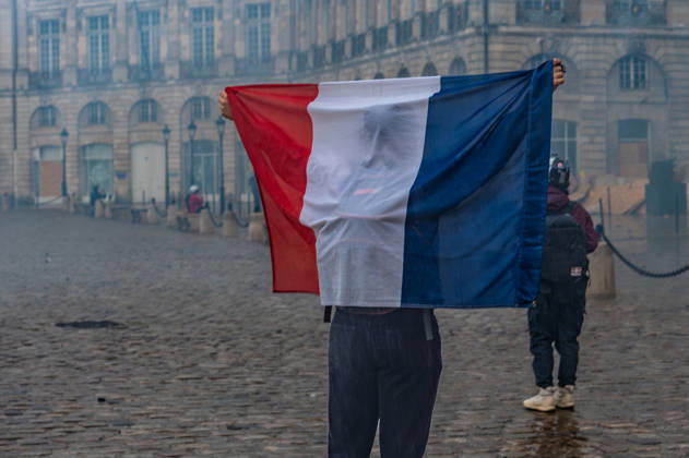 October 24, 2026, Bordeaux, Nouvelle-Aquitaine, France: In Bordeaux, the march on the second day of protests against the rising cost of living initially proceeded peacefully. At the end of the route, violent clashes broke out on the sidelines between groups of demonstrators and law enforcement officers. Projectiles were thrown at riot police, who used tear gas to disperse the groups. Participants in the mobilization also included members of the Yellow Vests movement. Bordeaux France - ZUMAh207 20261024_zip_h207_044 Copyright: xFabricexHebertx