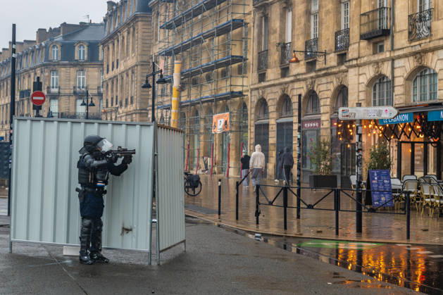 October 24, 2026, Bordeaux, Nouvelle-Aquitaine, France: In Bordeaux, the march on the second day of protests against the rising cost of living initially proceeded peacefully. At the end of the route, violent clashes broke out on the sidelines between groups of demonstrators and law enforcement officers. Projectiles were thrown at riot police, who used tear gas to disperse the groups. Participants in the mobilization also included members of the Yellow Vests movement. Bordeaux France - ZUMAh207 20261024_zip_h207_043 Copyright: xFabricexHebertx