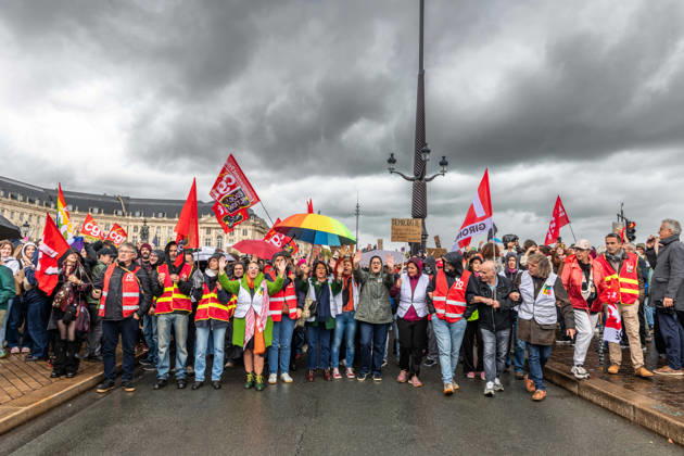October 24, 2026, Bordeaux, Nouvelle-Aquitaine, France: In Bordeaux, the march on the second day of protests against the rising cost of living initially proceeded peacefully. At the end of the route, violent clashes broke out on the sidelines between groups of demonstrators and law enforcement officers. Projectiles were thrown at riot police, who used tear gas to disperse the groups. Participants in the mobilization also included members of the Yellow Vests movement. Bordeaux France - ZUMAh207 20261024_zip_h207_041 Copyright: xFabricexHebertx