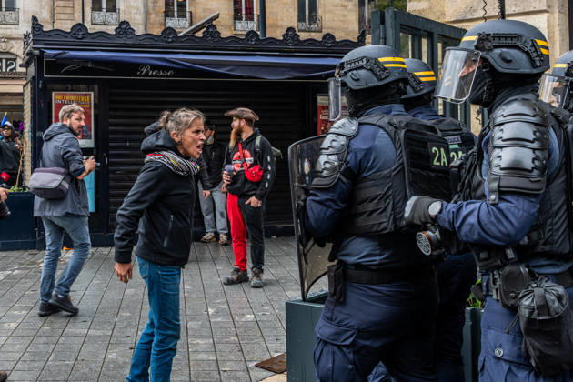 October 24, 2026, Bordeaux, Nouvelle-Aquitaine, France: In Bordeaux, the march on the second day of protests against the rising cost of living initially proceeded peacefully. At the end of the route, violent clashes broke out on the sidelines between groups of demonstrators and law enforcement officers. Projectiles were thrown at riot police, who used tear gas to disperse the groups. Participants in the mobilization also included members of the Yellow Vests movement. Bordeaux France - ZUMAh207 20261024_zip_h207_008 Copyright: xFabricexHebertx
