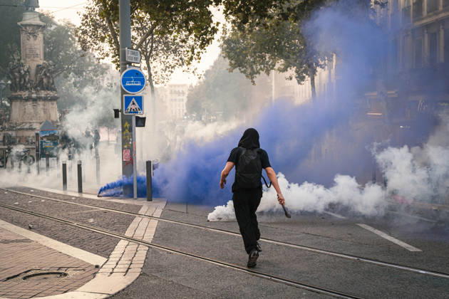 Marseille France Street Protests A demonstrators walk near smoke during a protest in Marseille, France on October 24, 2026. Authorities deployed around 70,000 security personnel across France for renewed protests over the cost of living, after unrest a week earlier saw public buildings damaged, hundreds of shops looted and about 2,700 people arrested. Marseille Provence-Alpes-CÃ te France Copyright: xNaelxChahinex