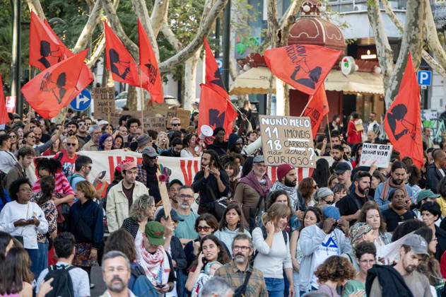 October 24, 2026, Lisbon, Lisbon, Portugal: Demonstrators take part in a protest organized by the Acampada de Lisboa housing movement, demanding affordable housing, limits on rising rents and an end to property speculation. The march takes place in central Lisbon, from Marques de Pombal to Rossio Square, following recent police removal of protest tents and the detention of 55 demonstrators during housing protests in the Portuguese capital. Lisbon Portugal - ZUMAr238 20261024_zip_r238_021 Copyright: xRicardoxRochax