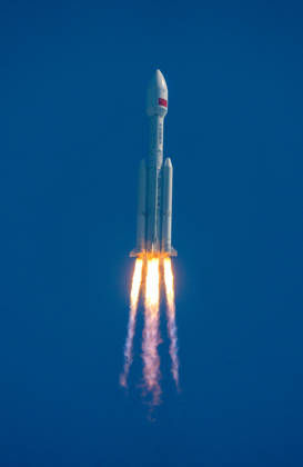 WENCHANG, CHINA - OCTOBER 25: A Long March-8A carrier rocket carrying the 28th group of low-orbit internet satellites blasts off from the Hainan Commercial Spacecraft Launch Site on October 25, 2026 in Wenchang, Hainan Province of China. The rocket lifted off at 10:03 a.m. (Beijing Time) from the Hainan commercial spacecraft launch site. The payloads, the 28th group of low-orbit internet satellites, entered the designated orbit.  Copyright: xChinaxNewsxServicex 111676943236