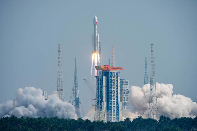 WENCHANG, CHINA - OCTOBER 25: A Long March-8A carrier rocket carrying the 28th group of low-orbit internet satellites blasts off from the Hainan Commercial Spacecraft Launch Site on October 25, 2026 in Wenchang, Hainan Province of China. The rocket lifted off at 10:03 a.m. (Beijing Time) from the Hainan commercial spacecraft launch site. The payloads, the 28th group of low-orbit internet satellites, entered the designated orbit.  Copyright: xChinaxNewsxServicex 111676942692