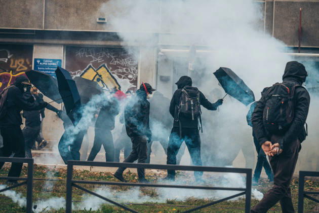 Yellow Vests Protest Act II - Grenoble A new day of mobilization took place on Saturday, October 24, called by the Yellow Vests (Gilets jaunes) and supported by high school students, university students, and labor unions, to protest against the high cost of living. A significant security presence was deployed. Nevertheless, clashes between masked individuals and law enforcement occurred on the fringes of the march. Photo by Leo Previtali ABACAPRESS.COM Grenoble France  Copyright: xPrevitalixLeo ABACAx