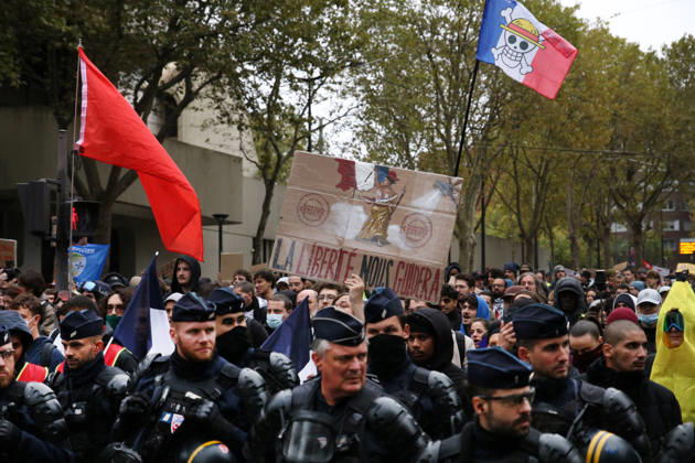 Yellow Vests Protest Act II - Paris Demonstration in favor of purchasing power, the protection of public services, and fiscal and social justice, in Paris on October 24, 2026 as part of a nationwide call for mobilisation bringing together former members of the Yellow Vest movement, labor unions, high school and university students. Photo by Florian Aventurier ABACAPRESS.COM Paris France  Copyright: xAvenetxPascal ABACAx