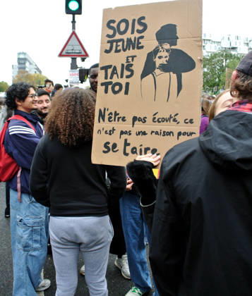 Yellow Vests Protest Act II - Paris Demonstration in favor of purchasing power, the protection of public services, and fiscal and social justice, as part of a nationwide call for mobilisation bringing together former members of the Yellow Vest movement, labor unions, high school and university students. in Paris on October 24, 2026. Photo by Karim Ait Adjedjou ABACAPRESS.COM Paris France  Copyright: xAitxAdjedjouxKarim ABACAx