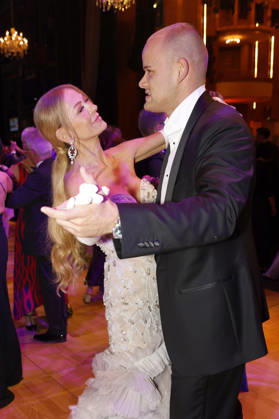 Jenny Elvers mit Sohn Paul Jolig beim 31. Leipziger Opernball 2026 in der Oper Leipzig. Leipzig, 24.10.2026