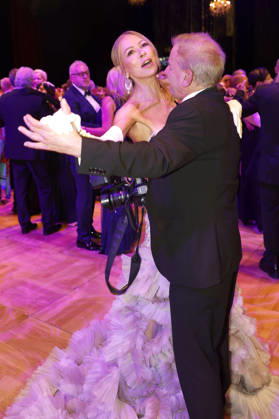 Jenny Elvers mit Gast beim 31. Leipziger Opernball 2026 in der Oper Leipzig. Leipzig, 24.10.2026