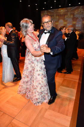 Cheryl Shepard mit Ehemann Nikolaus Okonkwo beim Leipziger Opernball 2026 in der Oper Leipzig am 24.10.2026