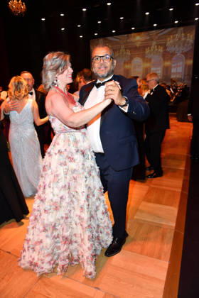 Cheryl Shepard mit Ehemann Nikolaus Okonkwo beim Leipziger Opernball 2026 in der Oper Leipzig am 24.10.2026