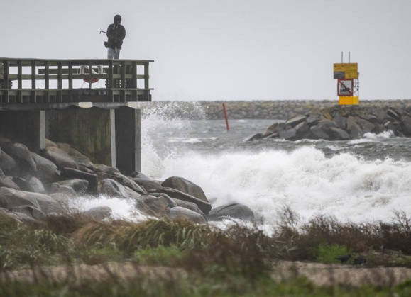 YSTAD, October 25, 2026: Storm watchers on the swimming pier at the small boat harbor in Ystad amid strong winds as Storm Boelo swept across southern Sweden on Sunday. YSTAD, SWEDEN x50090x  Copyright: xJohanxNilssonx xTTx HÖSTRUSK OCH HARDA VIND - STORMEN BOELO t6pzB-RlOtQ