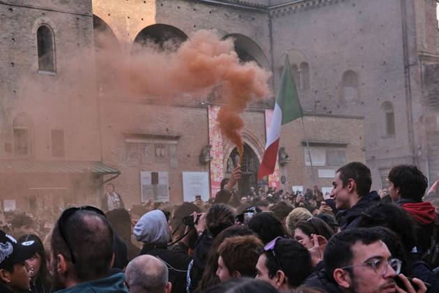 Clashes in Bologna BOLOGNA, ITALY - OCTOBER 24, 2026: Thousands of people gathered spontaneously in Piazza del Nettuno before setting off in a march through the city centre. Clashes broke out along Via Marconi. Several people were injured, and a young man lost consciousness after being tackled by police. A police water cannon was also used from behind the protesters and hit the ambulance that was assisting the unconscious man. In protest, demonstrators sat down in front of the police line, which, after several minutes, decided to disband its wall of shields. Bologna Italy Copyright: x xLorenzoxPasinix xJNAxPressx