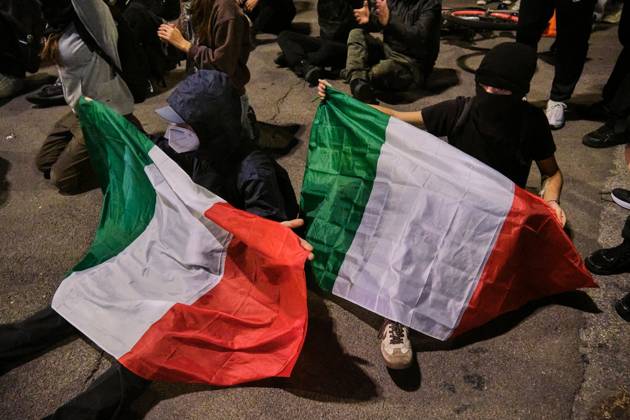 Clashes in Bologna BOLOGNA, ITALY - OCTOBER 24, 2026: Thousands of people gathered spontaneously in Piazza del Nettuno before setting off in a march through the city centre. Clashes broke out along Via Marconi. Several people were injured, and a young man lost consciousness after being tackled by police. A police water cannon was also used from behind the protesters and hit the ambulance that was assisting the unconscious man. In protest, demonstrators sat down in front of the police line, which, after several minutes, decided to disband its wall of shields. Bologna Italy Copyright: x xLorenzoxPasinix xJNAxPressx