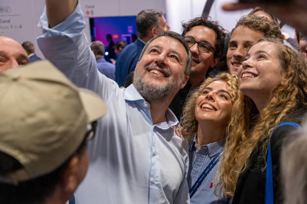 News - Congresso Federale della Lega Matteo Salvini, Minister of infrastructure and transportation and Lega national secretary taking pictures with Lega militants. Milan, Italy, 25 10 2026 Milano Milano Italy Copyright: xLeonardoxGaravagliax xLiveMediax LPN_2769858