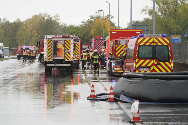 Junge Einsatzkräfte versammeln sich vor dem Globus - Rüsselsheim 25.10.2026: Gemeinsame Großübung der Kreisjugendfeuerwehren