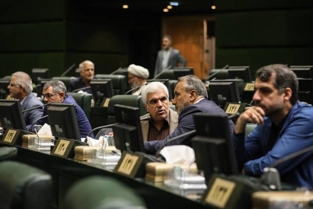 October 25, 2026, Tehran, Iran: Lawmakers sit and speak across several rows of computer-equipped desks, with a man in a blue jacket in the foreground at the Islamic Consultative Assembly in Tehran, Iran, on October 25, 2026. Speaker Mohammad Bagher Ghalibaf chaired the October 25 session, which combined physical attendance at the Islamic Consultative Assembly with participation by video link. Tehran Iran - ZUMAi98_ 20261025_zih_i98_084 Copyright: xIcanax
