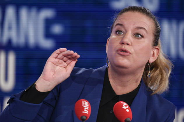 Mathilde Panot on Franc Jeu - Paris French deputy and President of La France Insoumise (LFI) parliamentary group Mathilde Panot poses for pictures for Franc Jeu on France 2 channel in Paris, France on October 25, 2026. Photo by Stephane Le Tellec ABACAPRESS.COM Paris France  Copyright: xLexTellecxStephane ABACAx