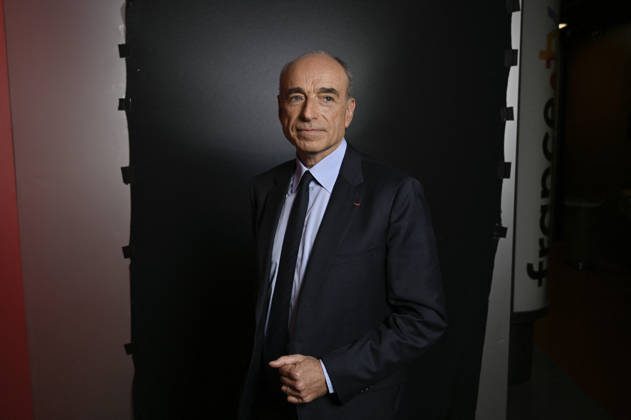 Jean François Cope on Franc Jeu - Paris Jean François Cope, Mayor of Meaux poses for pictures for Franc Jeu on France 2 channel in Paris, France on October 25, 2026. Photo by Stephane Le Tellec ABACAPRESS.COM Paris France  Copyright: xLexTellecxStephane ABACAx