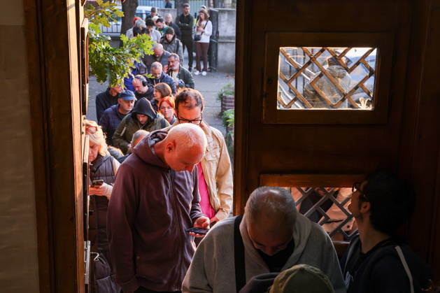 SERBIA, BELGRADE - OCTOBER 25, 2026: People queue at a polling station during the 2026 Serbian parliamentary election. On 25 October, the Serbs went to the polls to elect members of the country s unicameral parliament, Narodna Skupshtina. Alexander Ryumin TASS  99953839