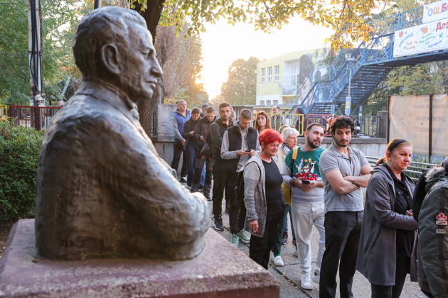 SERBIA, BELGRADE - OCTOBER 25, 2026: People queue at a polling station during the 2026 Serbian parliamentary election. On 25 October, the Serbs went to the polls to elect members of the country s unicameral parliament, Narodna Skupshtina. Alexander Ryumin TASS  99953844