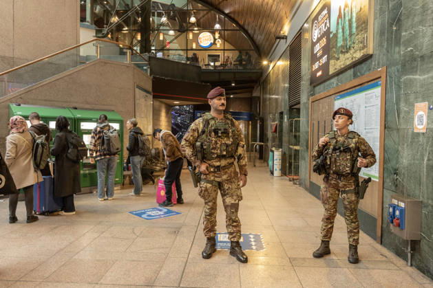 October 25, 2026, Milan, Mi, Italy: Soldiers from the Folgore Parachute Brigade, an elite unit of the Italian Army, patrol the Milan Cadorna railway station shortly before a potential unauthorized demonstration. The event takes place the weekend following protests against the high cost of living, which escalated into urban guerrilla warfare, resulting in the looting of shops and damage to entire streets. Milan Italy  - ZUMAc276 20261025_zip_c276_006 Copyright: xAndreaxCarrubbax
