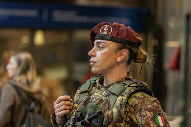 October 25, 2026, Milan, Mi, Italy: A female soldier from the Folgore Parachute Brigade, an elite unit of the Italian Army, patrols the Milan Cadorna railway station shortly before an unauthorized demonstration. The event takes place the weekend following protests against the high cost of living, which escalated into urban guerrilla warfare, resulting in the looting of shops and damage to entire streets. Milan Italy - ZUMAc276 20261025_zip_c276_008 Copyright: xAndreaxCarrubbax