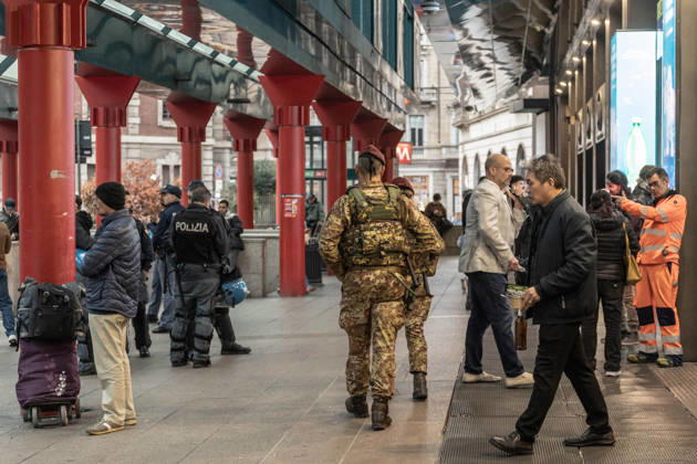 October 25, 2026, Milan, Mi, Italy: Soldiers from the Folgore Parachute Brigade, an elite unit of the Italian Army, patrol the Milan Cadorna railway station shortly before a potential unauthorized demonstration. The event takes place the weekend following protests against the high cost of living, which escalated into urban guerrilla warfare, resulting in the looting of shops and damage to entire streets. Milan Italy - ZUMAc276 20261025_zip_c276_010 Copyright: xAndreaxCarrubbax