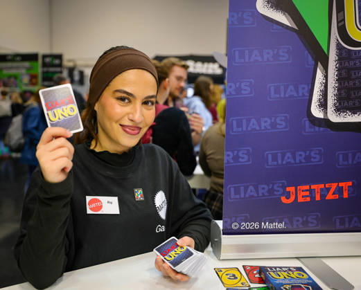 Spiel 26 Messe in Essen - Rekordbesuch am letzten Tag wie hier am Stand von Mattel UNO Essen Grugahalle Messe NRW Deutschland