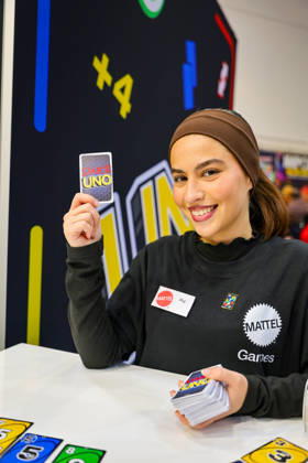 Spiel 26 Messe in Essen - Rekordbesuch am letzten Tag wie hier am Stand von Mattel UNO Essen Grugahalle Messe NRW Deutschland