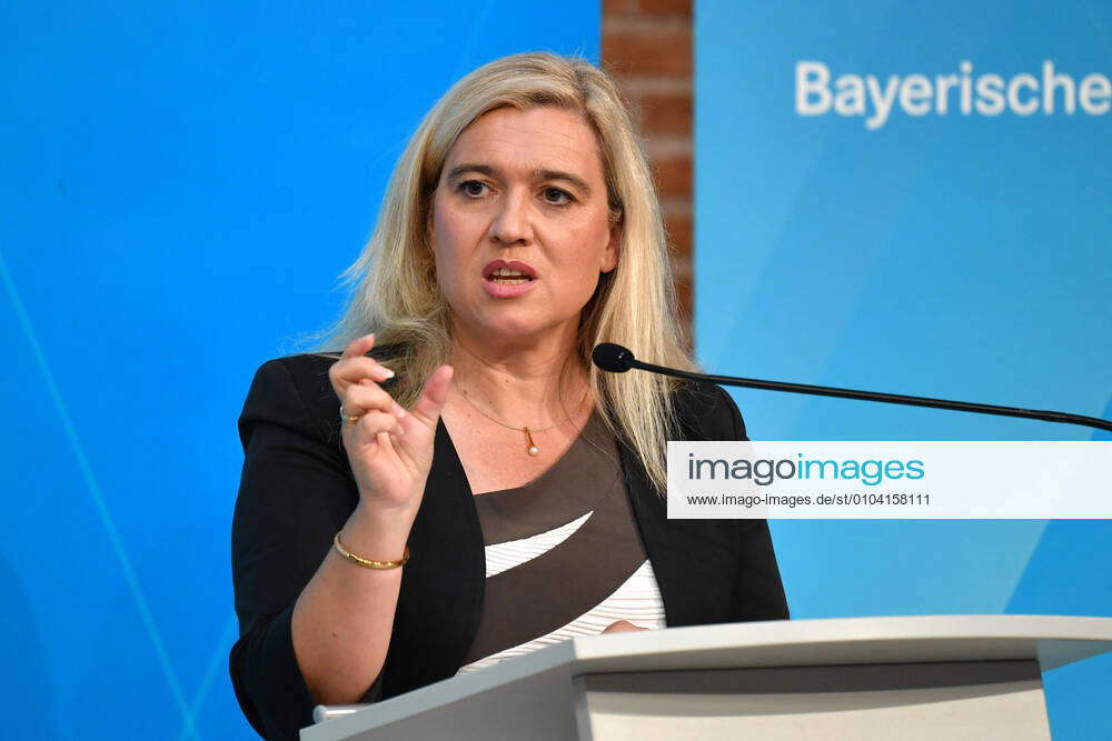 Huml Bayerns Gesundheitsministerin Melanie Huml rü | IMAGO